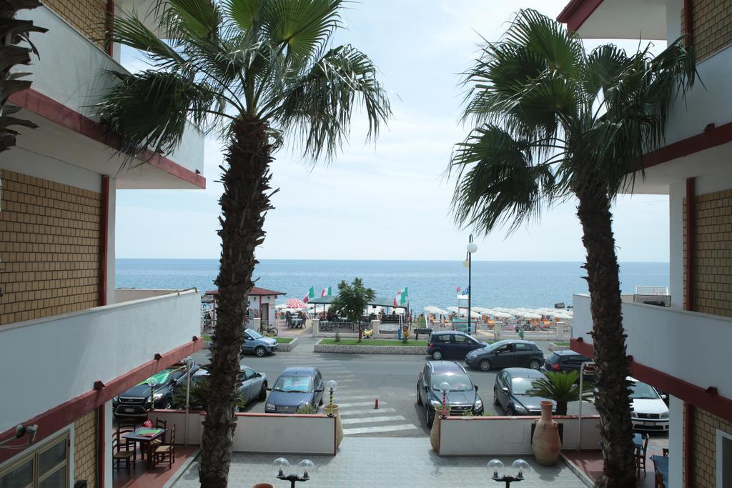 Hotel Miramare Cirò Marina Kültér fotó