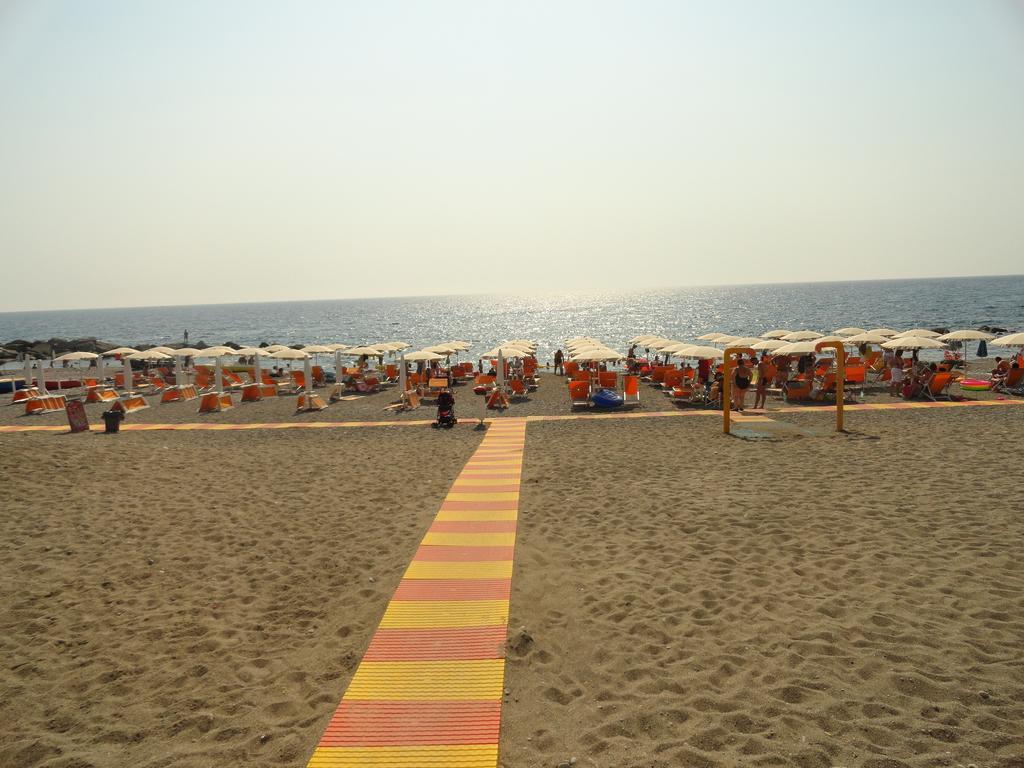 Hotel Miramare Cirò Marina Kültér fotó
